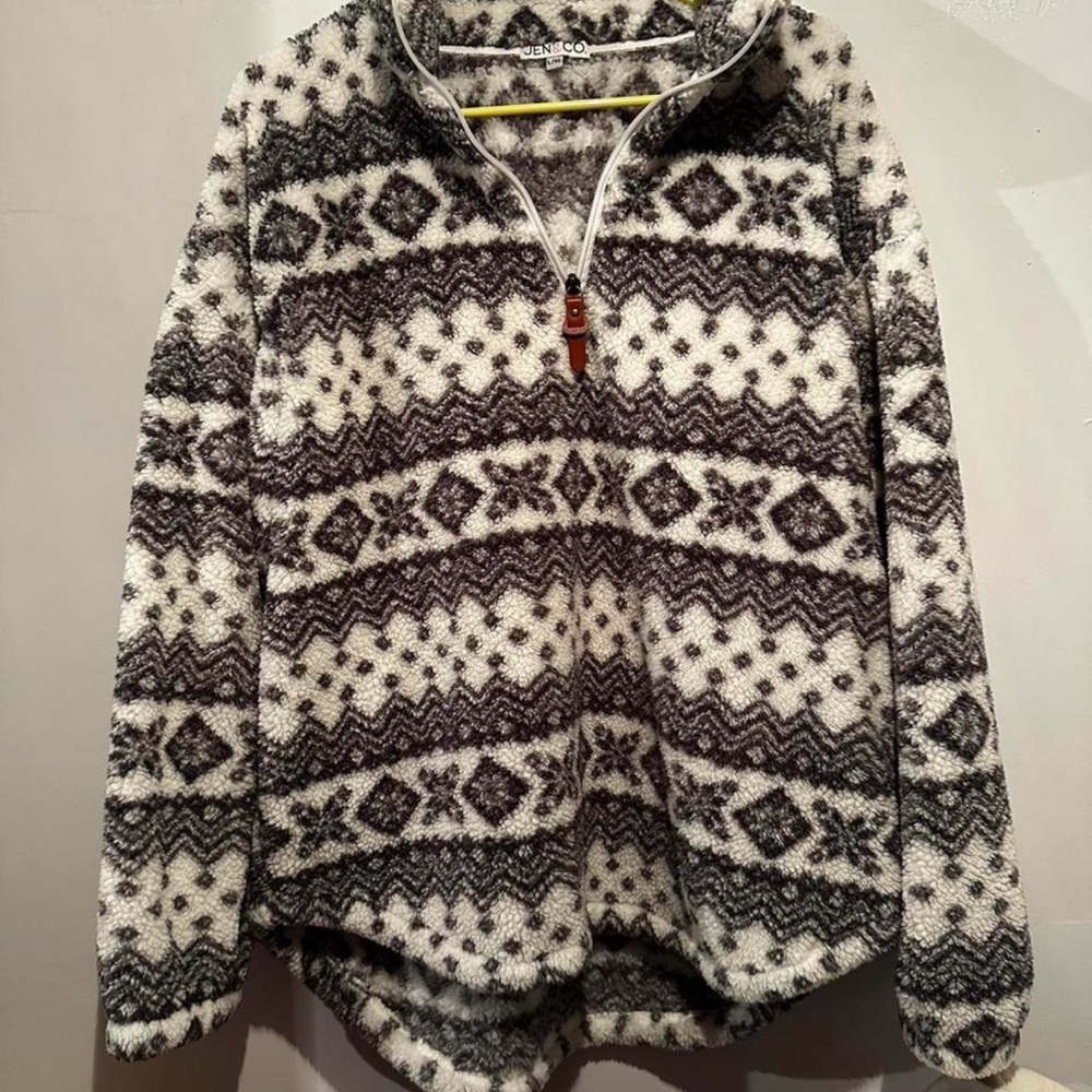 Cabela's Black and White Zip Up Sweater